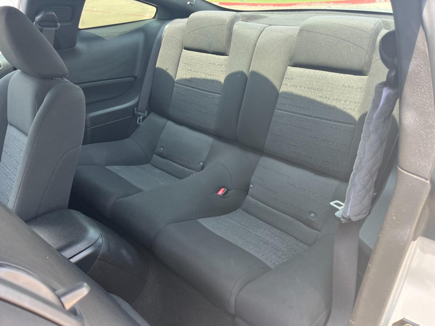 2007 SILVER /gray Ford Mustang (1ZVFT80N475) , Automatic transmission, located at 14700 Tomball Parkway 249, Houston, TX, 77086, (281) 444-2200, 29.928619, -95.504074 - Photo#10